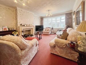 Living room- click for photo gallery